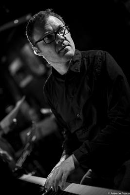 Cédric Hanriot (2015) in Jimmy Glass Jazz Club. Valencia.