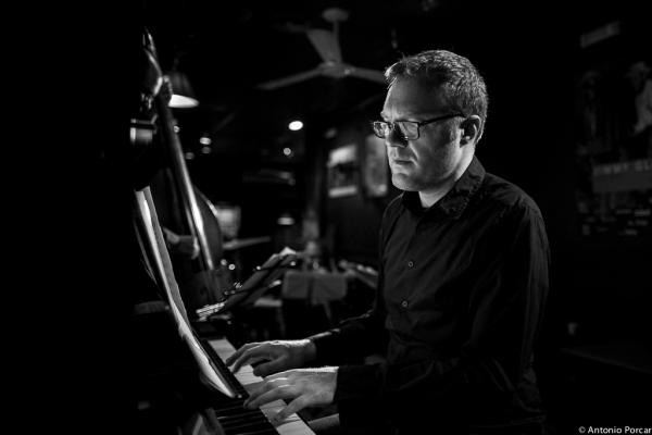 Cédric Hanriot (2015) in Jimmy Glass Jazz Club. Valencia.