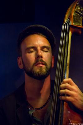 Tom Warburton (2015) in Jimmy Glass Jazz Club. Valencia.