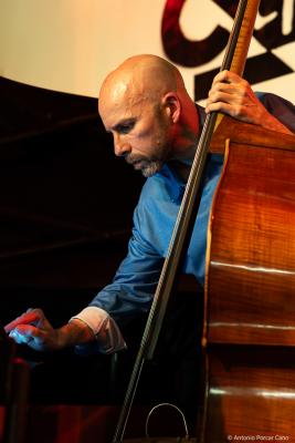 Antonio "Toño" Migue at Café Central. Madrid, 2025.
