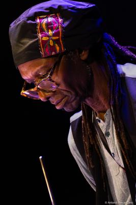 Hamid Drake at 28 Festival de Jazz de la Universidad de Sevilla. Espacio Turina, 2025.