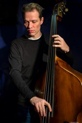 Jasper Høiby (2018) at Jimmy Glass Jazz Club. Valencia.