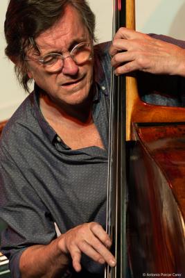 Javier Colina al Cafe Central. Madrid, 2025.